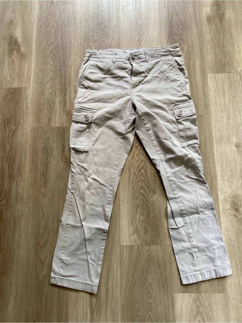 Amazon Essentials Women's Cargo Capris - Light Grey